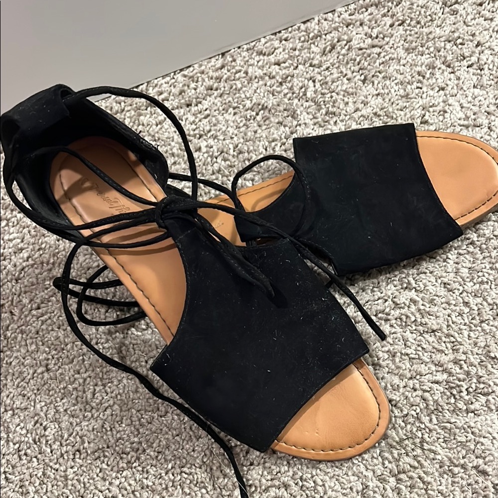 Universal Thread Black and Tan Gladiator Sandals